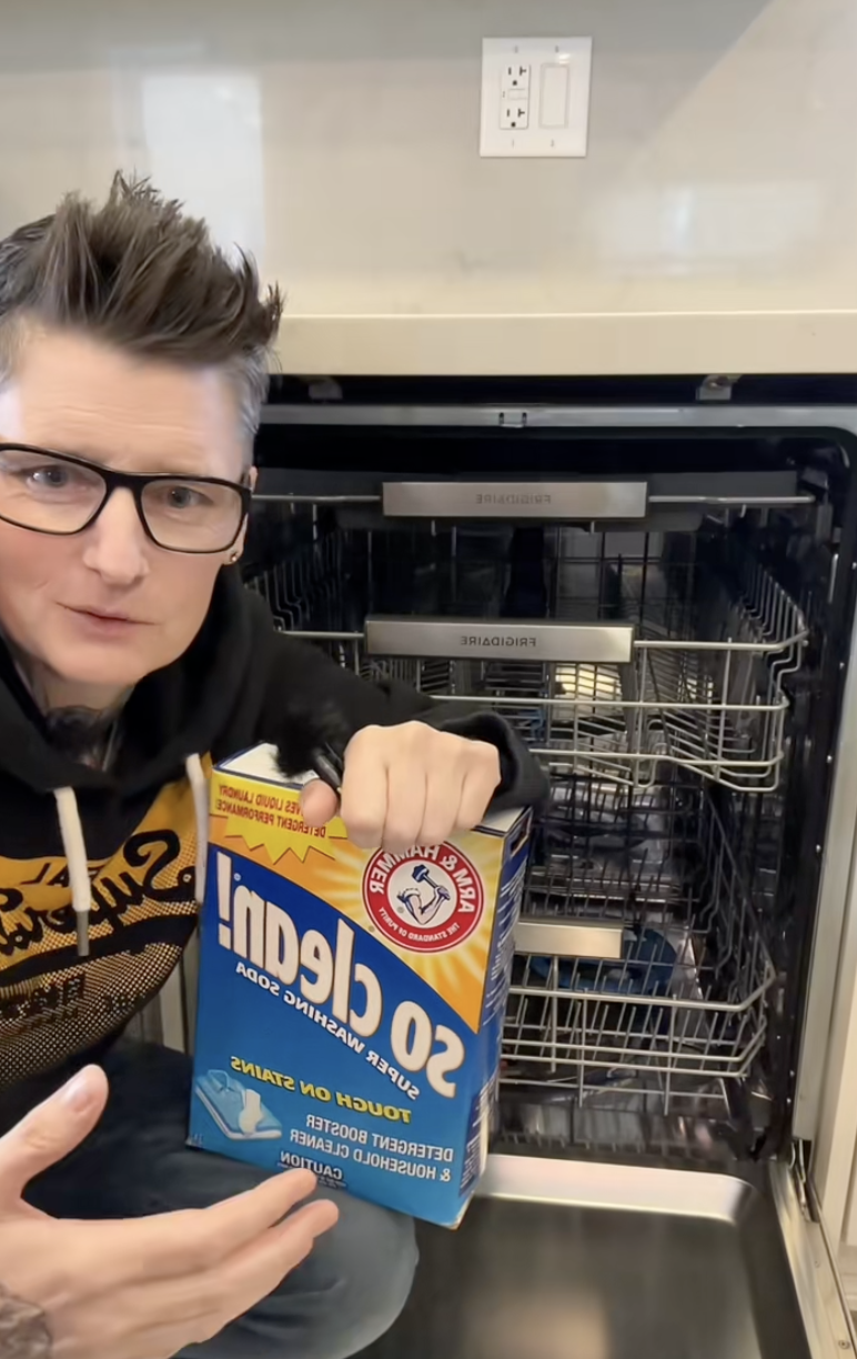 woman talking about how to use a dishwasher